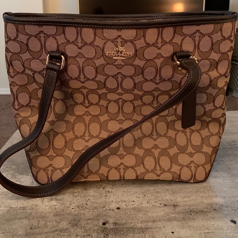 Coach F55364 Outline Signature Khaki Brown ZipTote